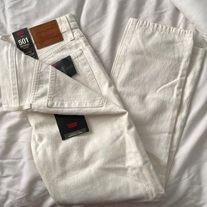 27x26 Levi’s cropped jeans